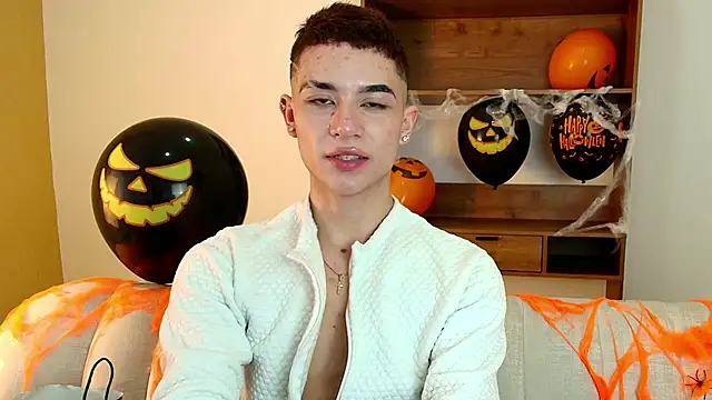 Snapshot of MatheoMontclair chatting on October 28, 2025, 8:52 pm MatheoMontclair online show from October 28, 2025, 8:52 pm