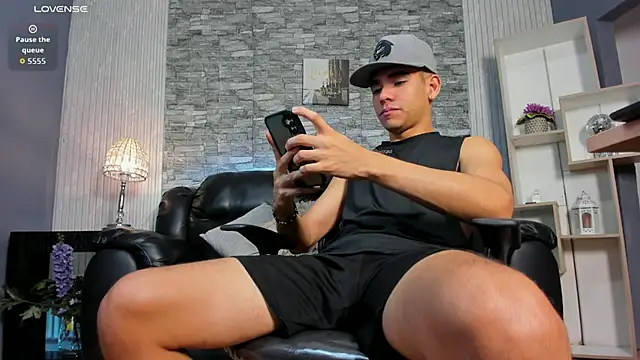 zack joness18 online show from May 29, 2026, 4:40 am