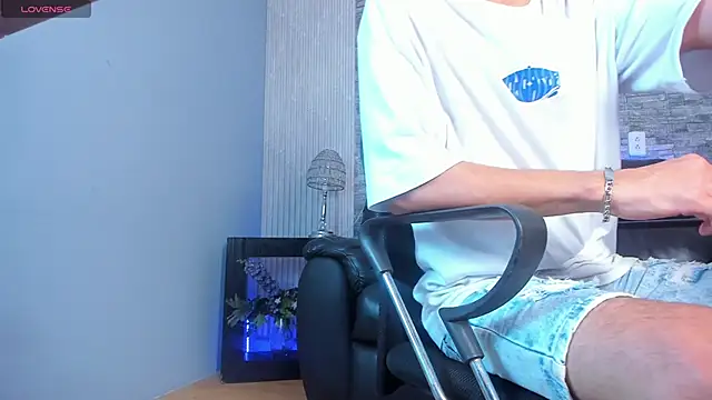 Snapshot of zack_joness18 chatting on January 16, 2026, 4:05 am zack joness18 online show from January 16, 2026, 4:05 am