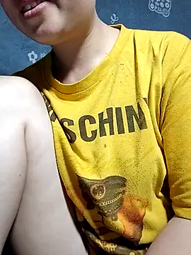 Snapshot of Noelle-e chatting on April 10, 2026, 12:56 pm Noelle-e online show from April 10, 2026, 12:56 pm