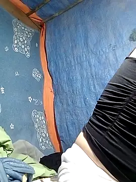 Snapshot of Noelle-e chatting on April 2, 2026, 10:27 pm Noelle-e online show from April 2, 2026, 10:27 pm