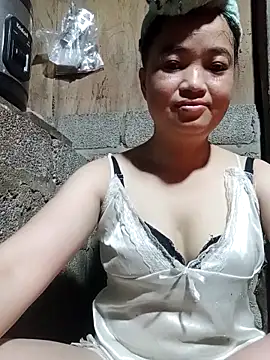 Snapshot of Noelle-e chatting on April 15, 2026, 12:21 pm Noelle-e online show from April 15, 2026, 12:21 pm