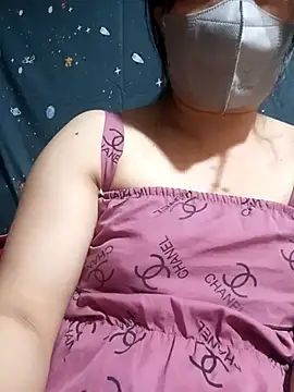 Snapshot of Phoena-a chatting on April 3, 2026, 2:23 pm Phoena-a online show from April 3, 2026, 2:23 pm