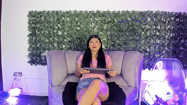 YeseniaRodriguez3 online show from July 6, 2026, 12:56 pm