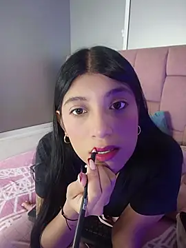 YeseniaRodriguez3 online show from July 17, 2026, 12:57 pm