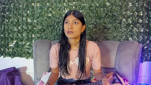 YeseniaRodriguez3 online show from July 24, 2026, 12:56 pm