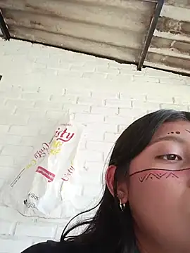 YeseniaRodriguez3 online show from October 31, 2025, 5:42 pm