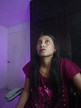 YeseniaRodriguez3 online show from April 11, 2026, 7:28 pm