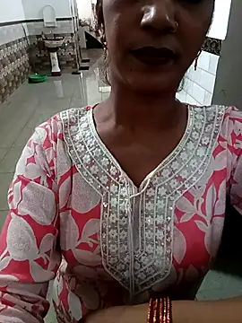 Snapshot of Janvi_kapor chatting on October 30, 2025, 6:34 am Janvi kapor online show from October 30, 2025, 6:34 am