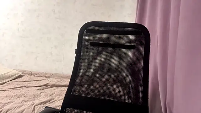 AliceStacy online show from November 30, 2025, 8:26 am