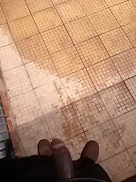 younggblackkCOCK19 online show from April 17, 2026, 8:44 pm