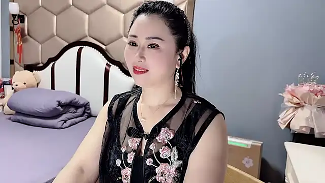 yaoyao22678 online show from May 16, 2026, 1:26 am