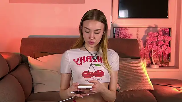 SugarSkye online show from February 14, 2026, 10:43 pm