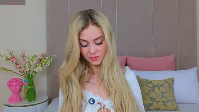 Snapshot of Rose_Masson chatting on April 6, 2026, 5:30 am Rose Masson online show from April 6, 2026, 5:30 am