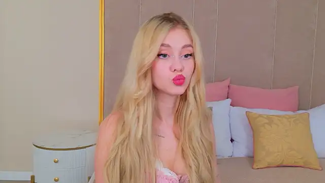 Snapshot of Rose_Masson chatting on April 15, 2026, 5:46 am Rose Masson online show from April 15, 2026, 5:46 am