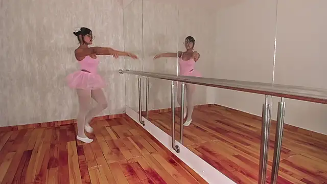 lizzakennedy online show from March 25, 2026, 12:04 pm