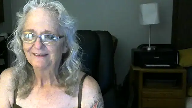 JoleneDelacroix online show from November 12, 2025, 3:05 pm