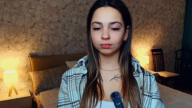 JolynnLavelli online show from November 12, 2025, 6:23 pm