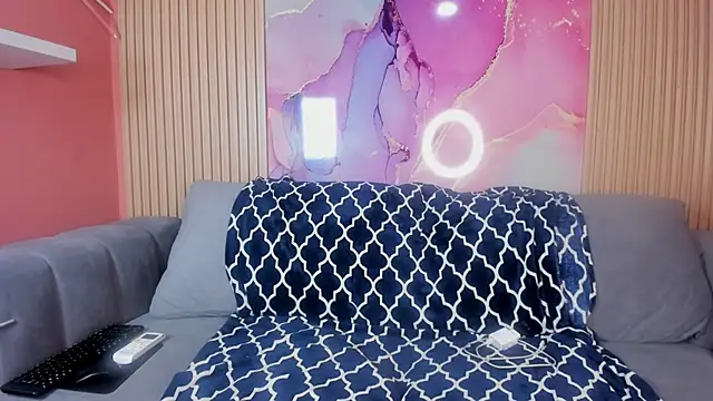 NhoanBrunette online show from November 18, 2025, 12:30 pm