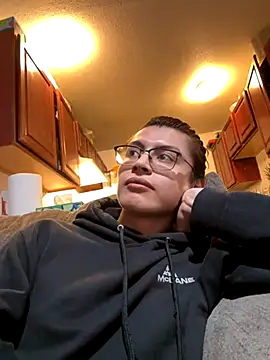 alexismar28 online show from October 27, 2025, 4:52 pm