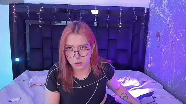 JanneBlossom  online show from December 19, 2025, 9:50 pm