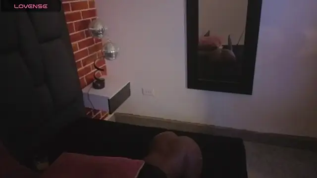 ghostwomaan online show from December 2, 2025, 12:40 pm