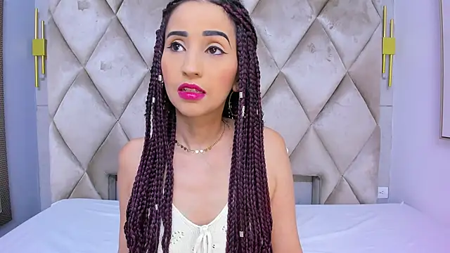 violett rabbit  online show from April 8, 2026, 8:21 pm