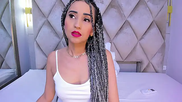 violett rabbit  online show from January 5, 2026, 8:01 pm