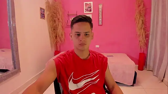 elmasmas01 online show from November 24, 2025, 1:44 pm