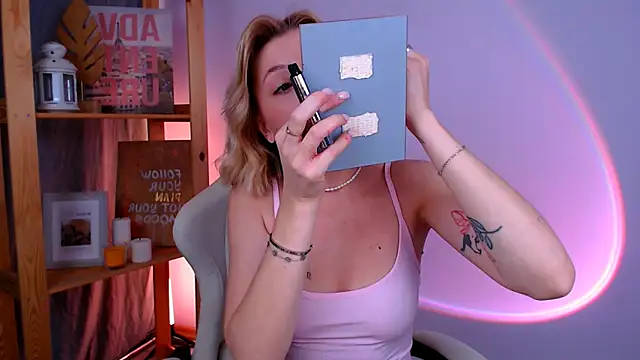 BallerinaCappuchino online show from November 13, 2025, 3:32 am