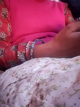 Hot-Rubyy online show from January 18, 2026, 4:43 pm