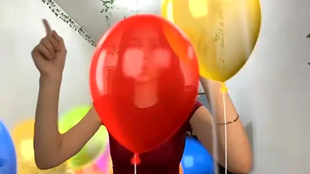 LilithFlamey online show from November 6, 2025, 7:12 am