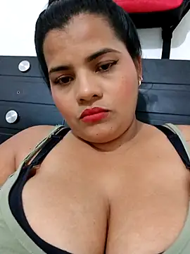  QueenSophia  online show from November 9, 2025, 3:32 am