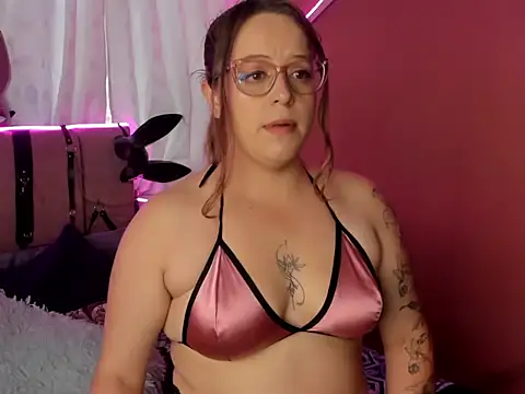 Snapshot of CleareRems chatting on November 7, 2025, 12:21 pm CleareRems online show from November 7, 2025, 12:21 pm