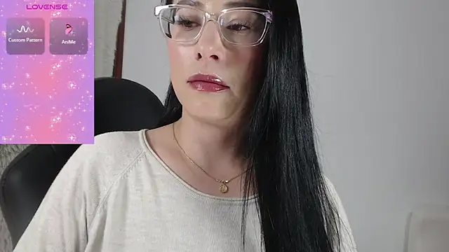 Emma Hotkiss online show from July 16, 2026, 1:35 am