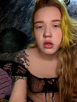 mattiethebaddieee online show from December 17, 2025, 2:49 am