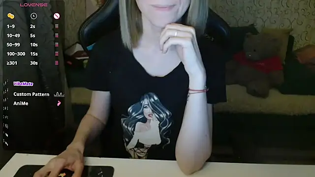  Alisa Allison  online show from October 28, 2025, 2:27 pm