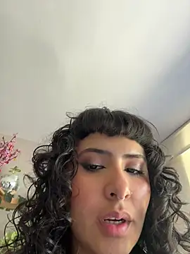 SugarTroubl33 online show from June 27, 2026, 1:39 pm