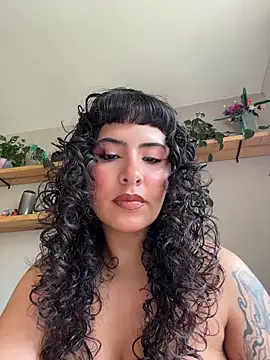 SugarTroubl33 online show from June 18, 2026, 2:22 pm