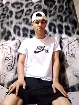 Snapshot of EncodingPuddle chatting on October 28, 2025, 3:18 am EncodingPuddle online show from October 28, 2025, 3:18 am