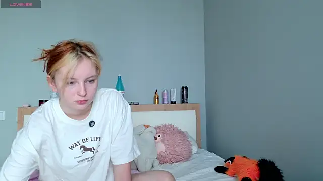 AngelWisee online show from August 8, 2026, 3:02 am