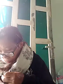 bella-la online show from December 18, 2025, 7:02 am