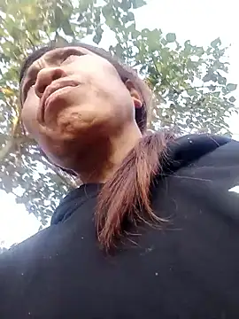 bella-la online show from December 2, 2025, 9:22 am