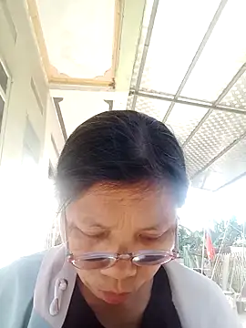 bella-la online show from November 28, 2025, 8:47 am