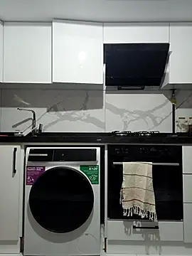 Snapshot of Sweet_xxBuse chatting on October 28, 2025, 10:09 pm Sweet xxBuse online show from October 28, 2025, 10:09 pm