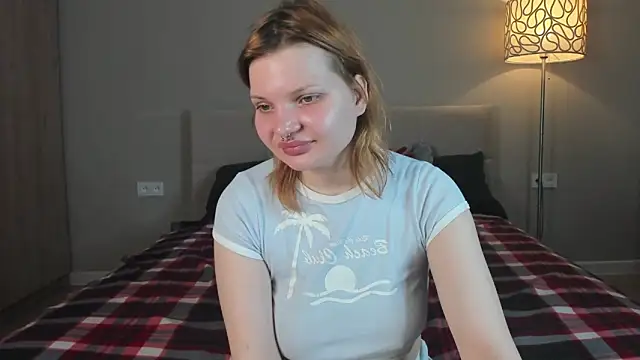 babyyullii online show from April 13, 2026, 1:31 am