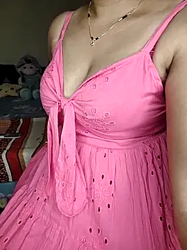 shreyareddy99 online show from April 18, 2026, 4:53 pm