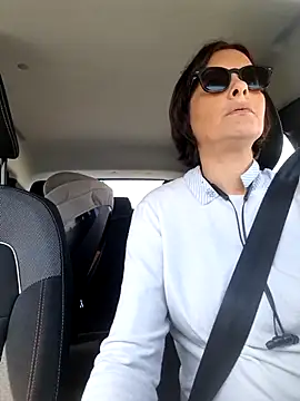 Piediniecollant online show from April 15, 2026, 9:59 am