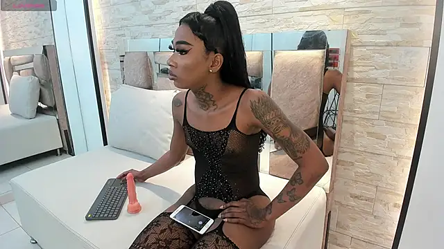 Snapshot of sheinny_brown chatting on November 19, 2025, 3:39 am sheinny brown online show from November 19, 2025, 3:39 am