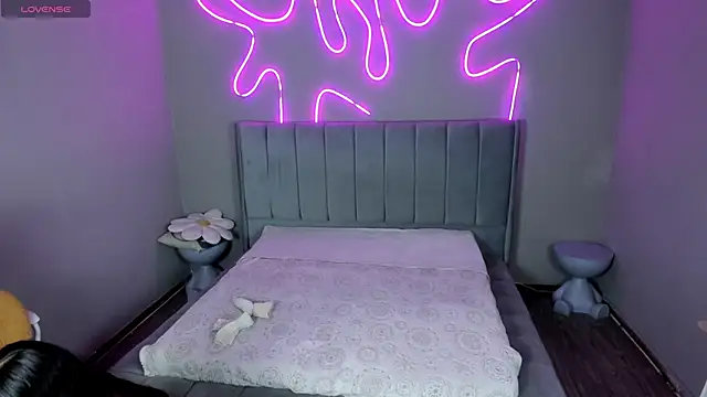 Meganpeach  online show from November 11, 2025, 12:44 pm